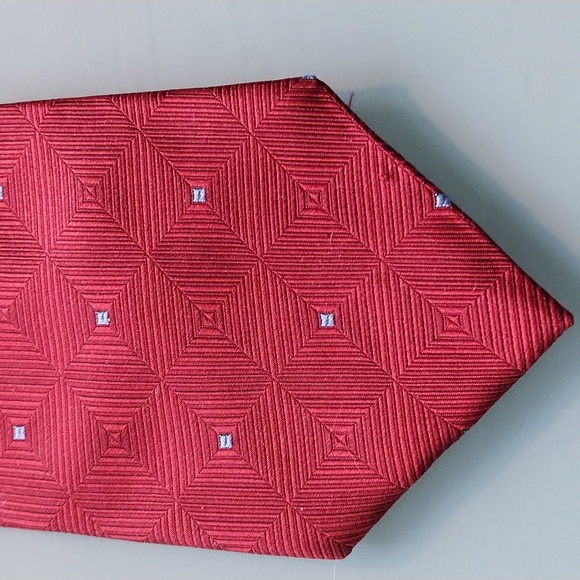 Geoffrey Beene Red Tie with Geometric Pattern - Picture 2 of 3